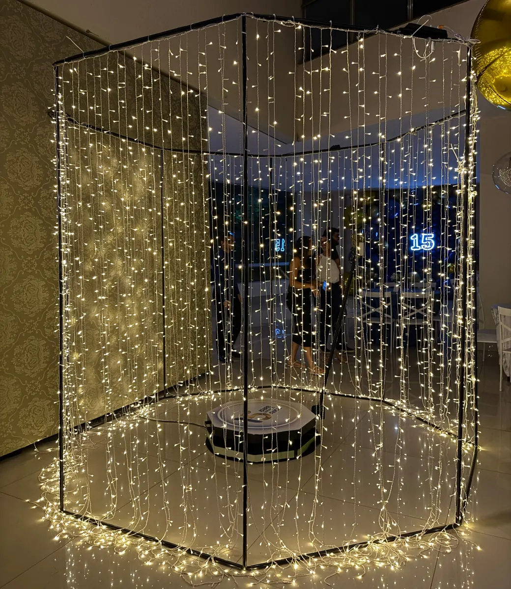 Octógono iluminado da Plataforma 360 Paris montado em evento